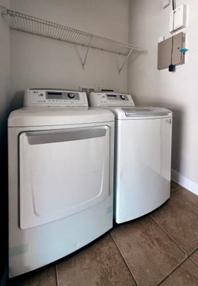 Building Photo - 888 Quartz Terrace