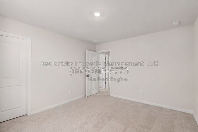 Building Photo - 16110 Winfield Hall Dr