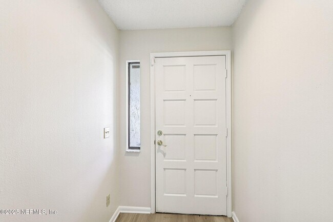 Building Photo - 144 La Pasada Cir W