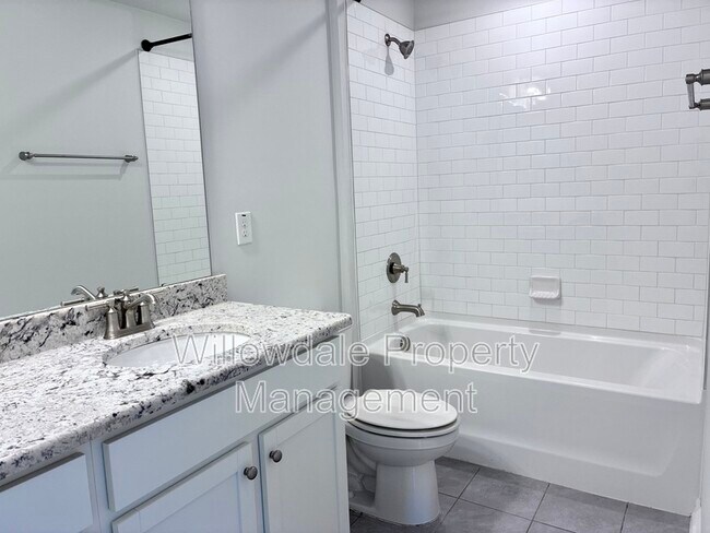 Building Photo - 866 McKenzie Pk Ter