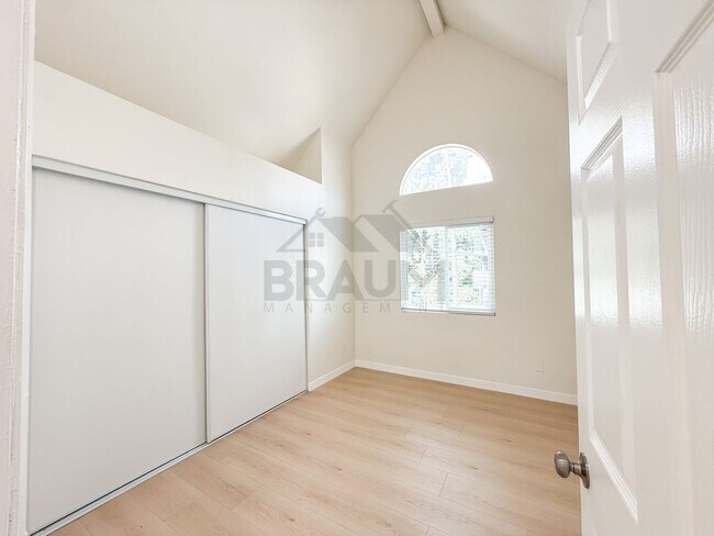 Building Photo - 14257 Friar St