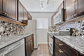 Building Photo - 5414 Reiger Ave