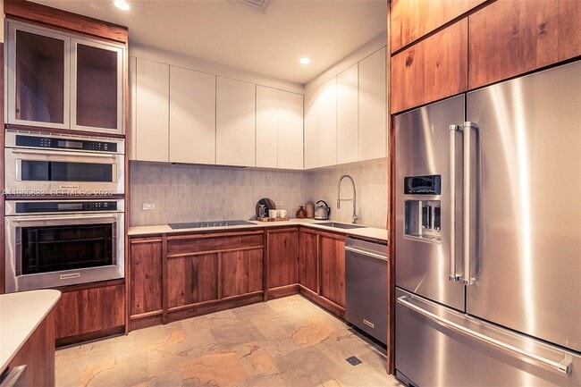 Building Photo - 90 Reserva De Golf