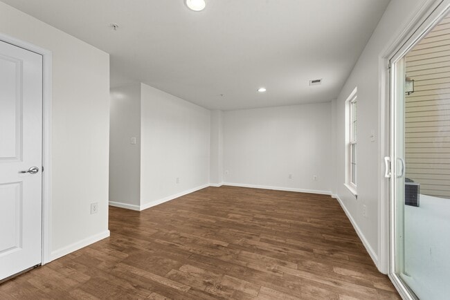 Building Photo - 712 White Walnut Ln