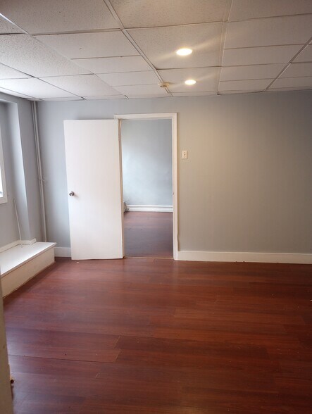 Building Photo - 5724 Malvern Ave