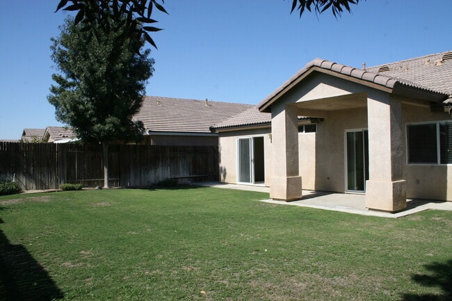 Building Photo - 9313 Tahiti Ave