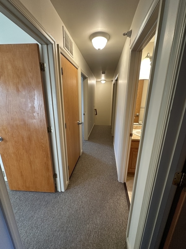 Building Photo - 1019 Hot Pt Cmns