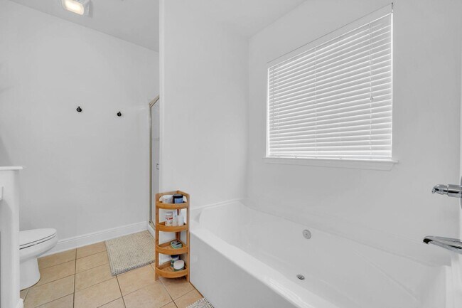Building Photo - 65 Concert Ct