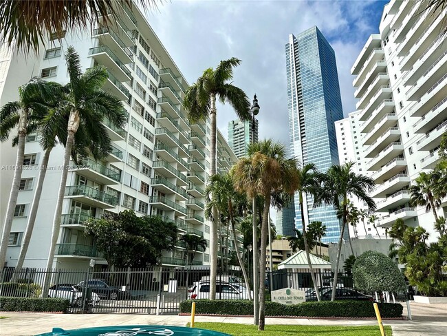 Building Photo - 1408 Brickell Bay Dr