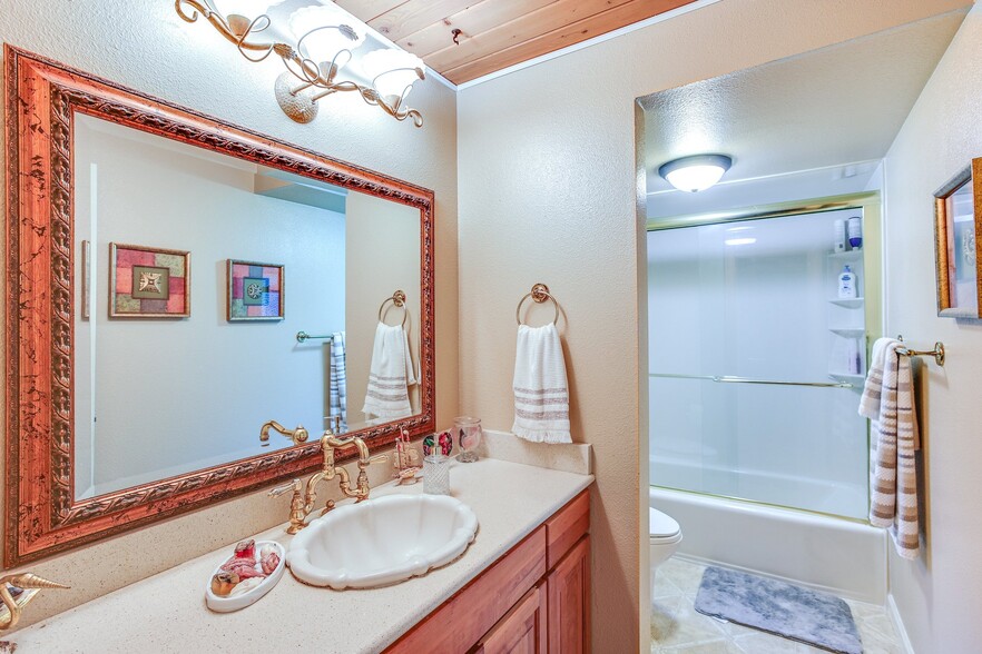 Main floor bathroom - 26332 135th Ave SE