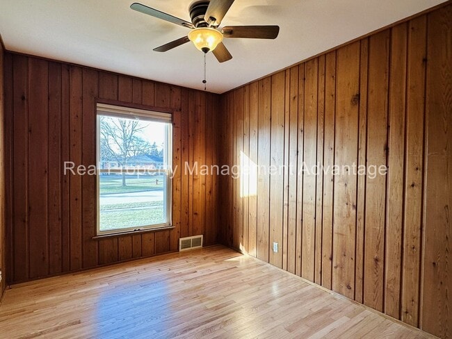 Building Photo - Charming 3-Bedroom Ranch minutes from Woodward Ave, Birmingham, and Berkley!