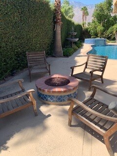Gas fire pit - 2481 Verna Ct