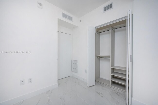 Building Photo - 700 NE 24th St