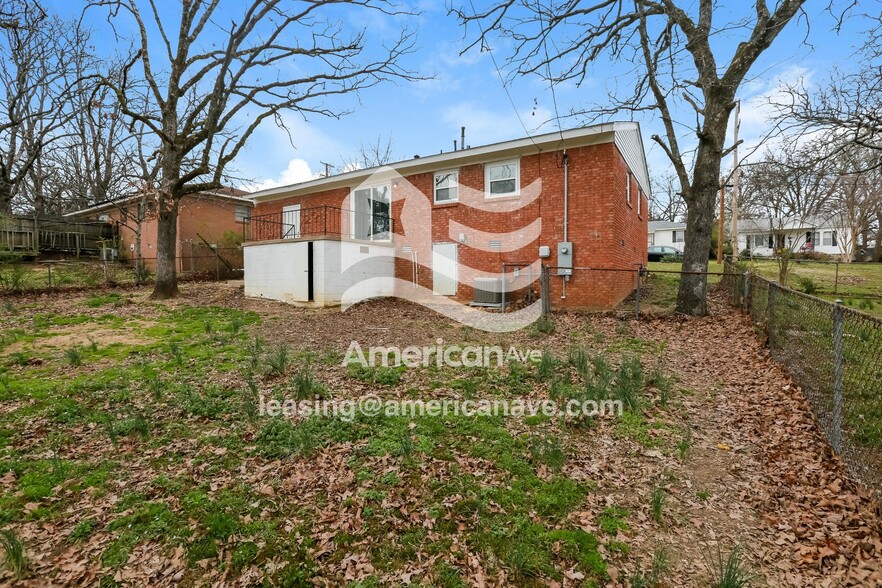 Building Photo - 922 W 54th St