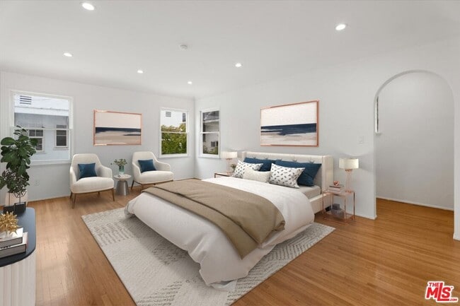 Building Photo - 207 S Reeves Dr