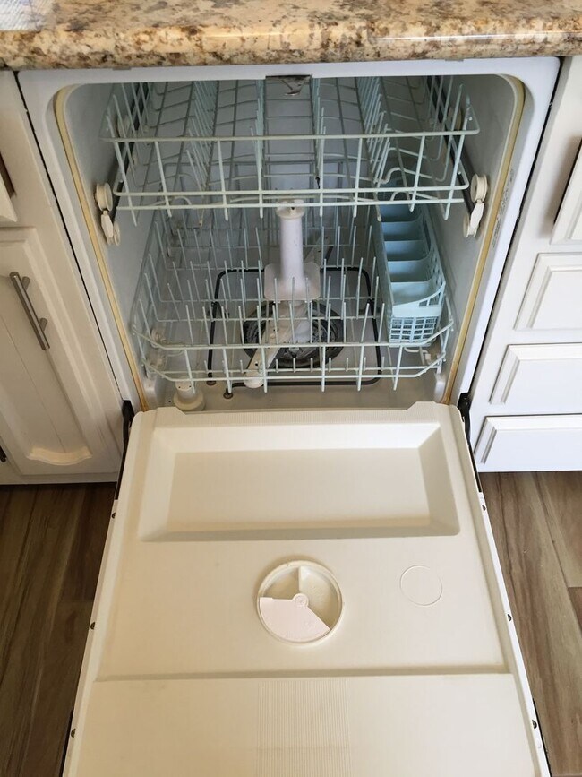 Building Photo - 407/409E. Alexander