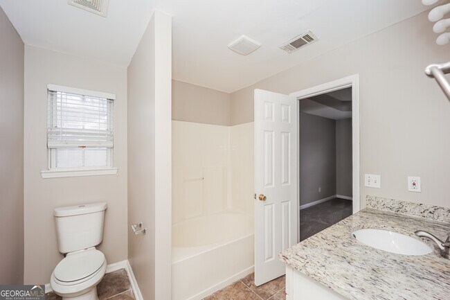 Building Photo - 425 Buffington Dr