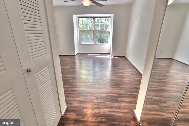 Building Photo - 1702 Ascot Way