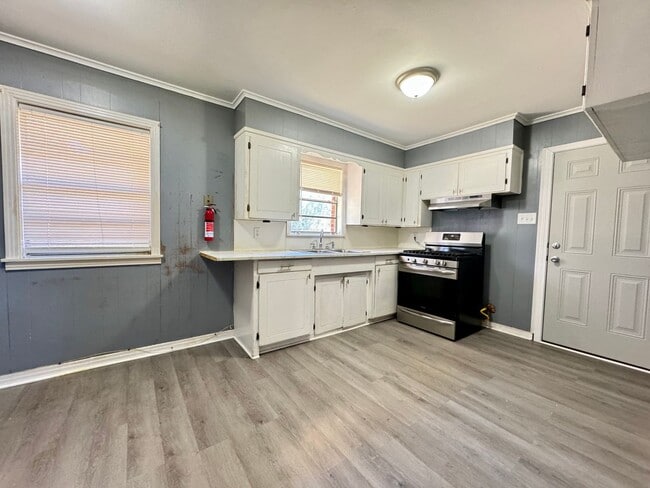 Building Photo - 124/128 RWE Jones