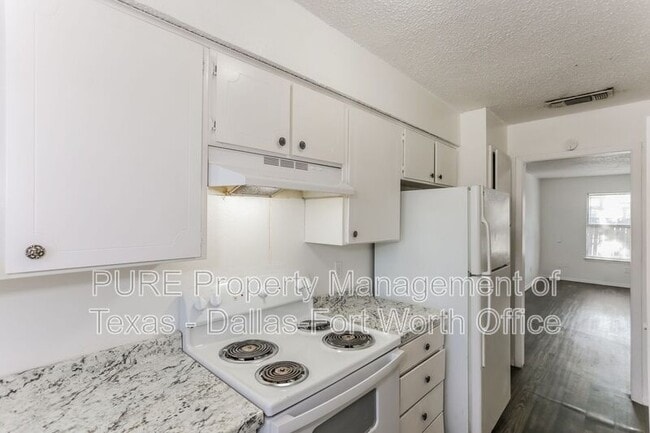 Building Photo - 940 Southmoor Dr