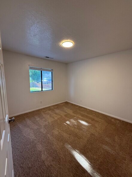 Building Photo - 556 S 1100 E