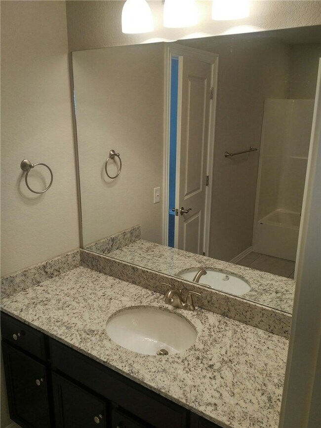 Building Photo - 2727 W Kilimanjaro Way