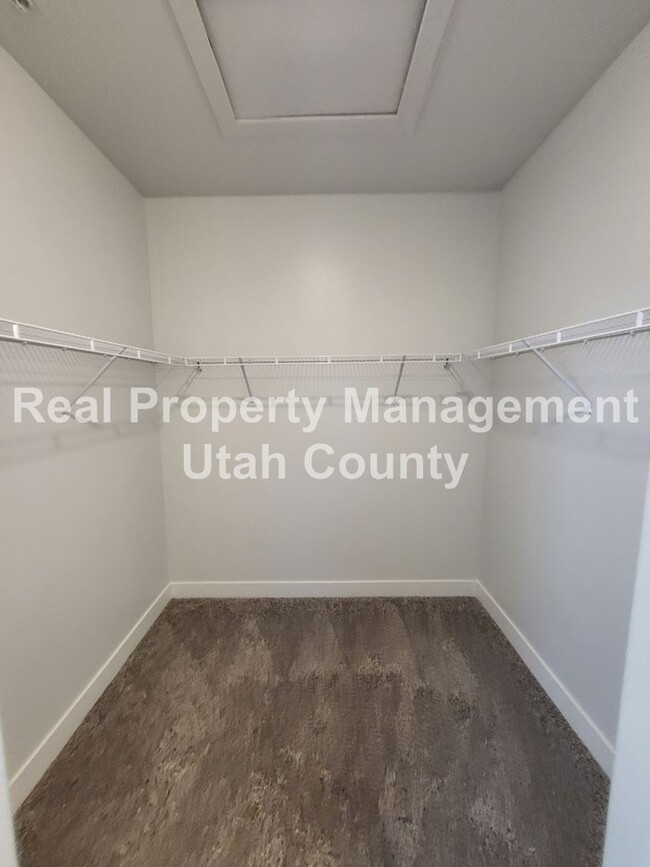 Building Photo - Small Pet Friendly Lehi Condo