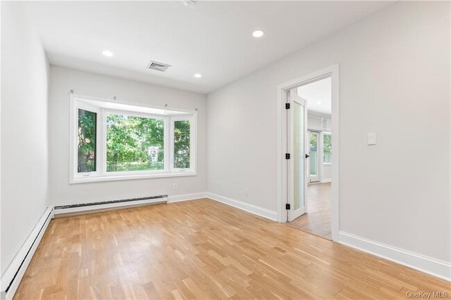 Building Photo - 17 Soundview Ave