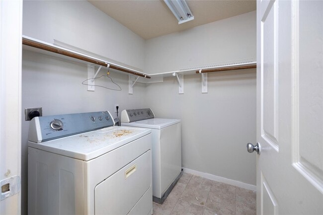 Building Photo - 22907 Breton Point Dr