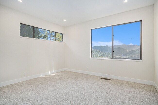 Building Photo - BREATHTAKING VIEWS!
