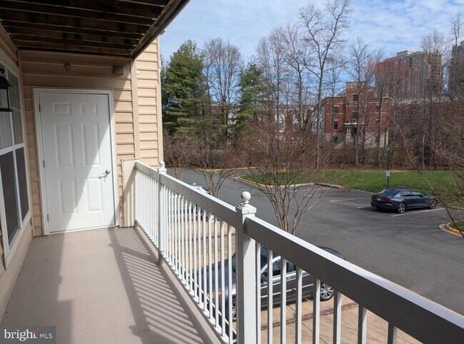 Building Photo - 1891 Crescent Park Dr