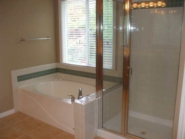 Building Photo - Swan Lake - Gated in Granite Bay