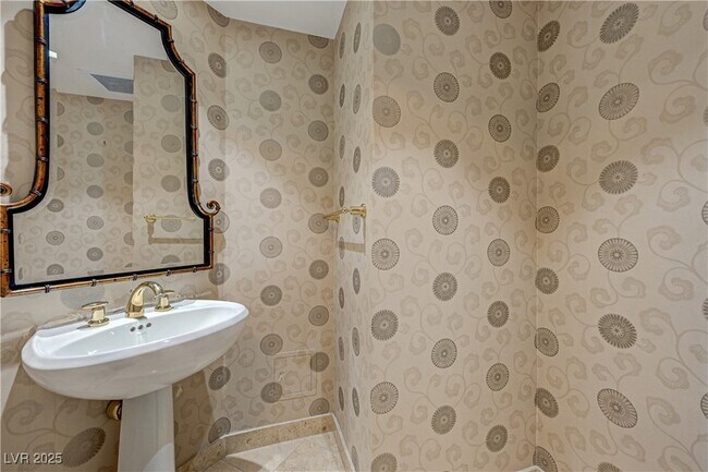 Building Photo - 2857 Paradise Rd