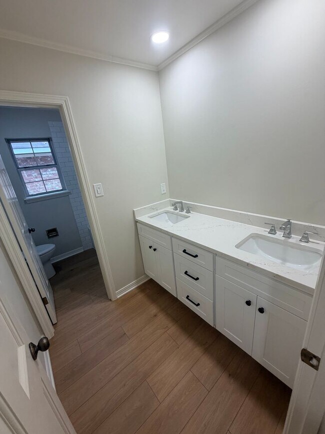 Building Photo - Gorgeous 4 Bedroom Home in Ellerbe Woods