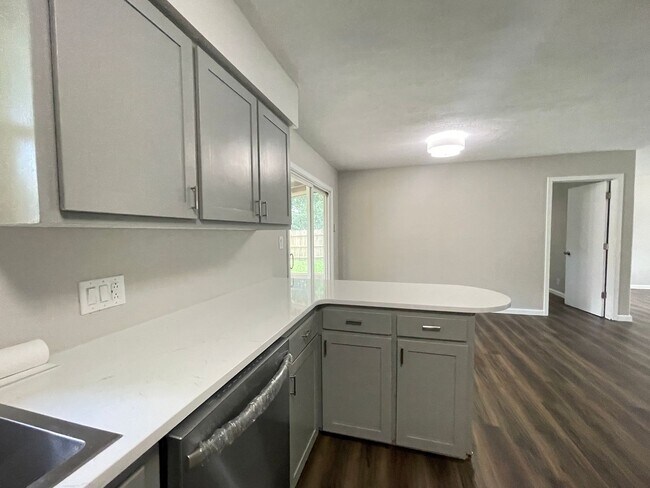 Building Photo - 1932 S Broadway Ave