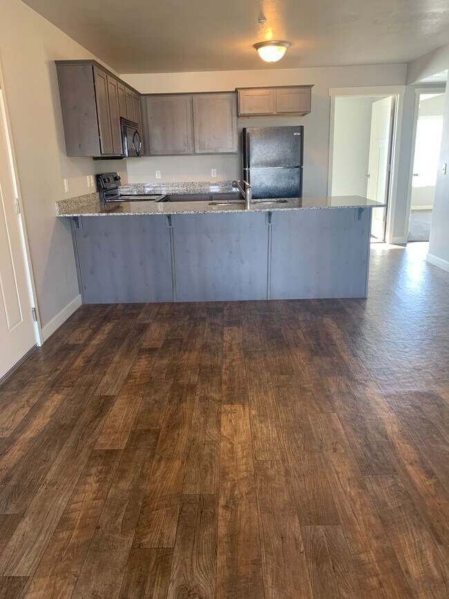 Building Photo - Lyman Triplex