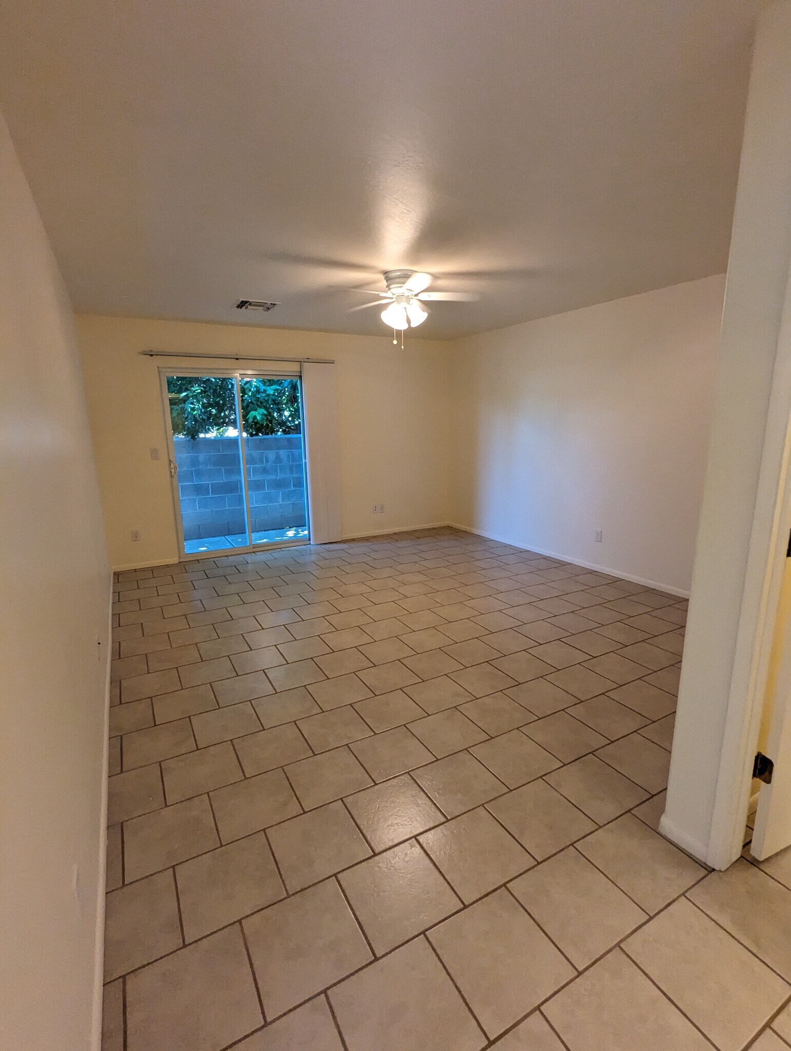 Building Photo - 90 E Cliff House Dr