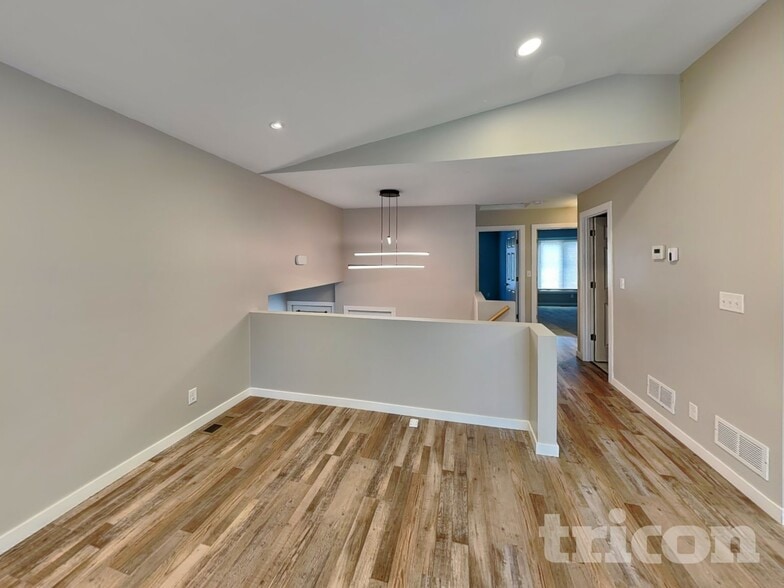 Building Photo - 14150 Rolling Oaks Cir NE