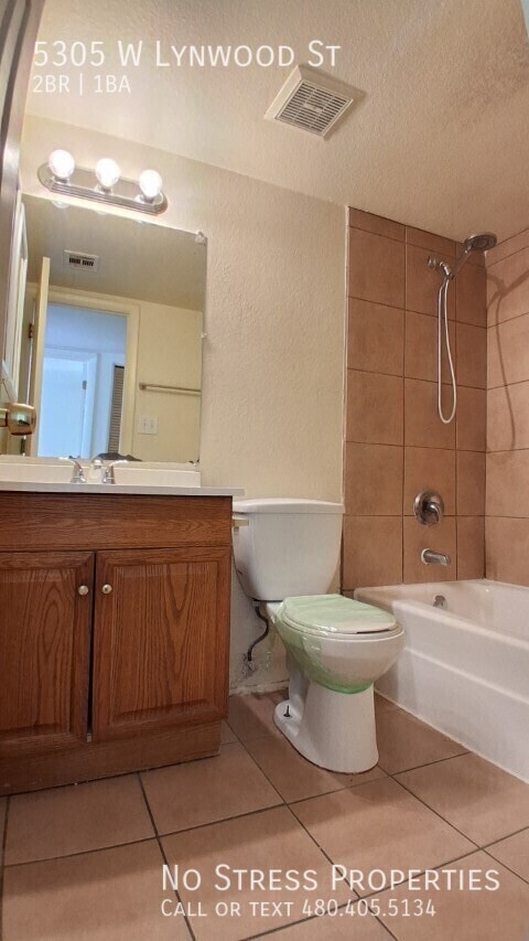 Building Photo - 5305 W Lynwood St