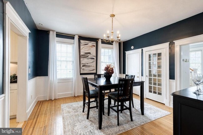 Building Photo - 401 E Lake Ave