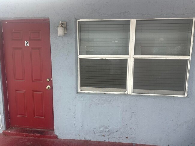 Primary Photo - 555 W 6th St