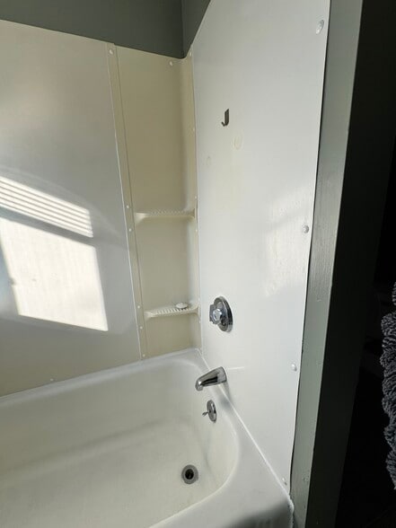 Building Photo - 96 Frost St