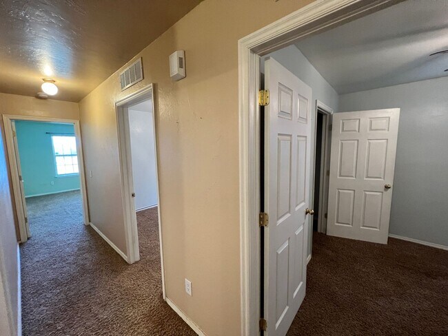 Building Photo - $500 OFF FIRST MONTHS RENT | Sweet Home in Hope Crossing!