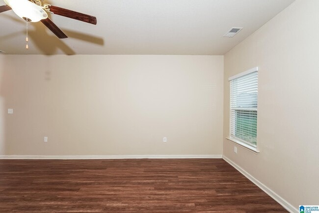 Building Photo - 605 Clover Cir