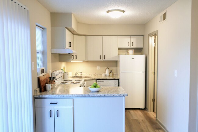 Building Photo - Bella Vista Townhomes