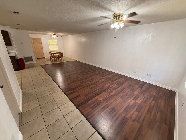 Building Photo - 1585 Sunset Ln