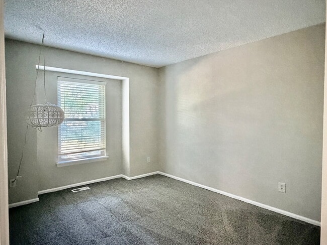 Building Photo - Charming Split-Level Oasis on a Quiet Cul-de-Sac Backing to Greenspace. New Carpet, New Paint and...