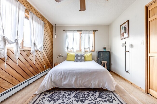 Building Photo - 3995 Nordic Valley Dr