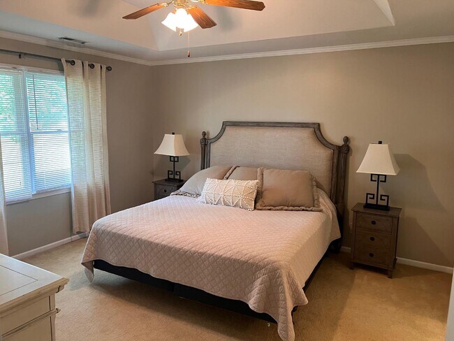 Building Photo - 401 Hidden Creek Cir