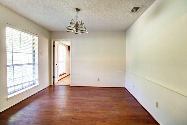 Building Photo - 758 Brighton Ln